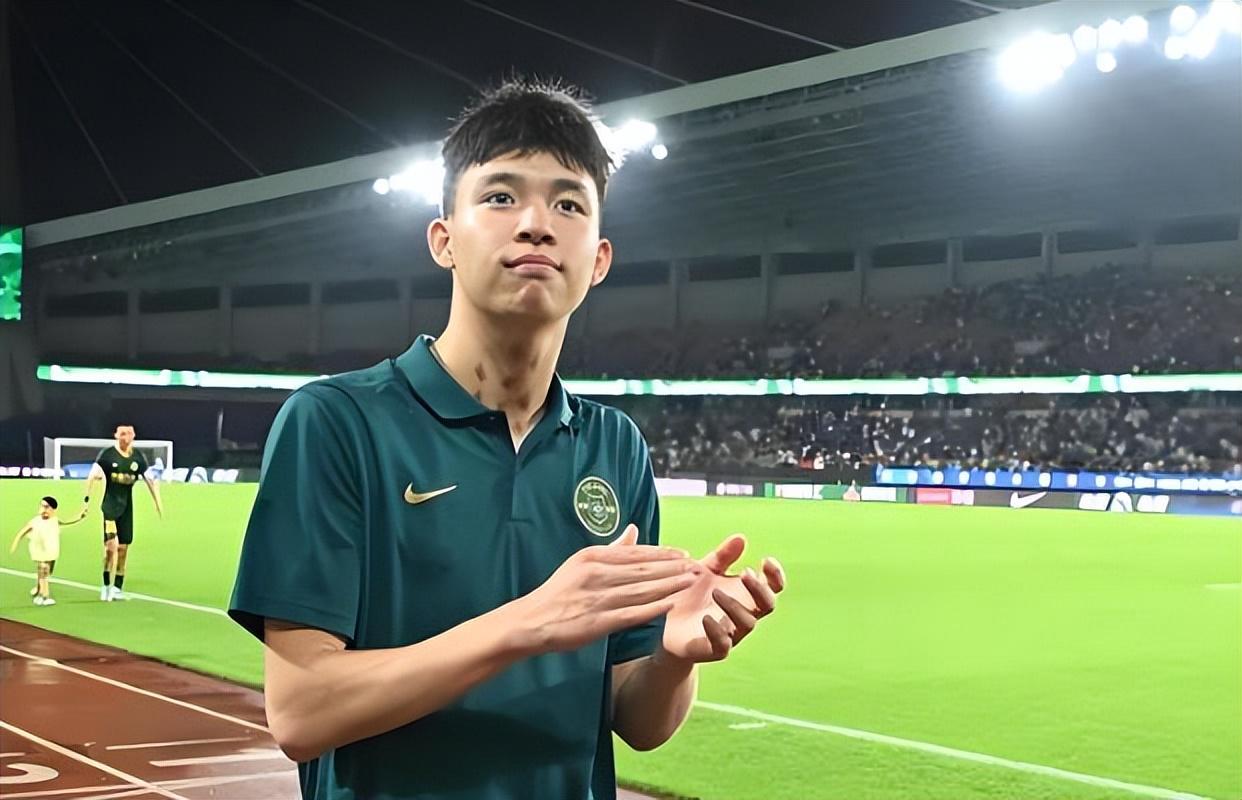 kiayun-邵佳一离开国足后现身皇马！直接手持球队十号战袍亮相，赢得点赞