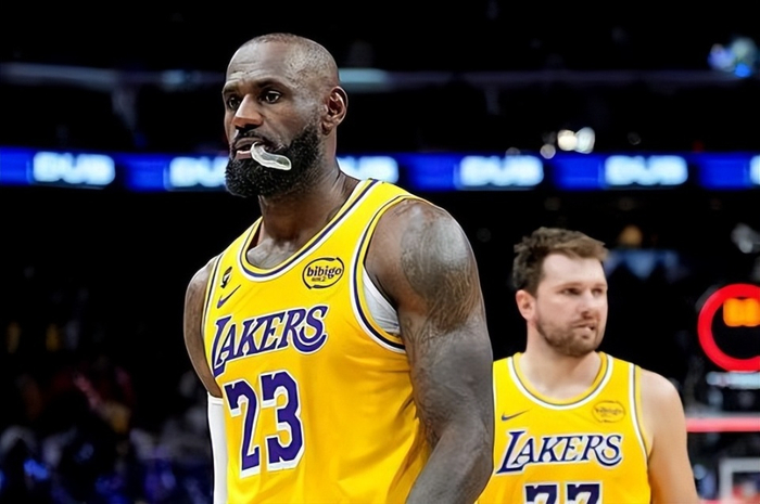 开云-联盟最惨超巨！因交易损失1.8亿，因伤连续错过一阵，湖人赚麻了|东契奇|里夫斯|奥斯汀·里夫斯|卢卡-东契奇|JJ-雷迪克_新浪体育_新浪新闻